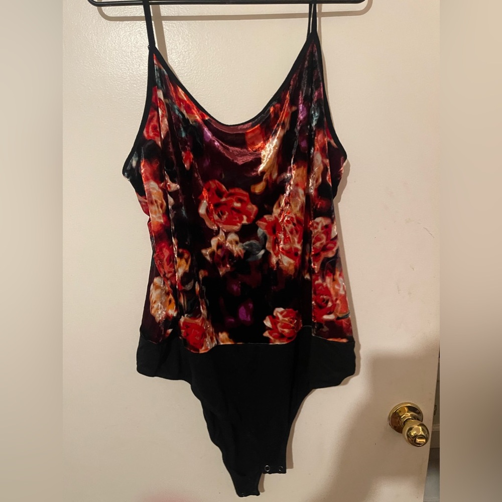 Torrid floral velvet bodysuit. Size 3